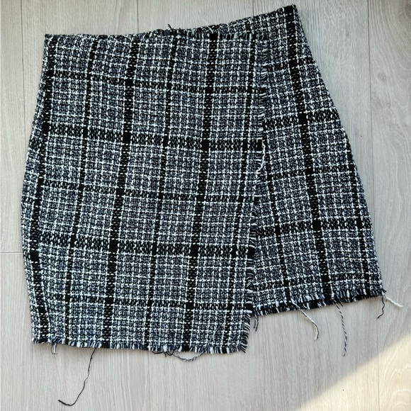 Multiple mini skirts are $15 each or buy all 4 bundles for $45 - Picture 1 of 6